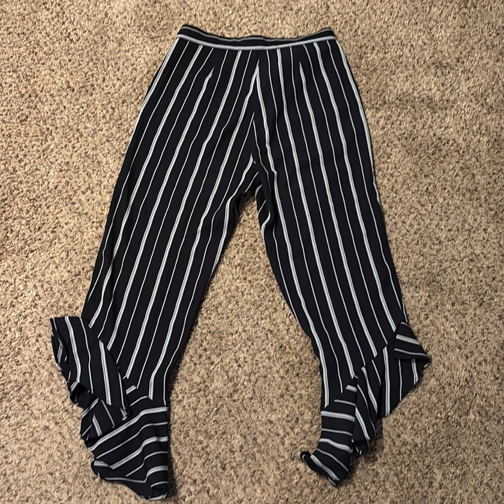 Saks Fifth Ave Women's Striped Ruffle Hem Crop Navy White Size 2 Casual Pants - Picture 4 of 6